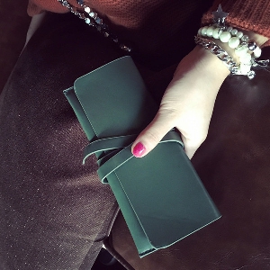 Γυναικείο πορτοφόλι σε τεχνητό δέρμα σε λευκό, πράσινο, μπλε και καφέ