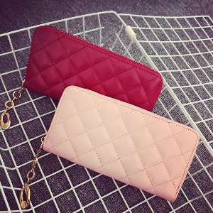Γυναικείο πορτοφόλι σε τεχνητό δέρμα σε κόκκινο, ροζ, γκρι και μαύρο