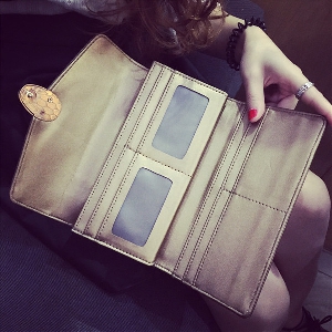 Γυναικείο πορτοφόλι από τεχνητό δέρμα σε μαύρο και καφέ