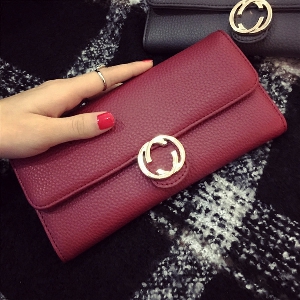 Дамски портфейли в черен,червен и сив цвят