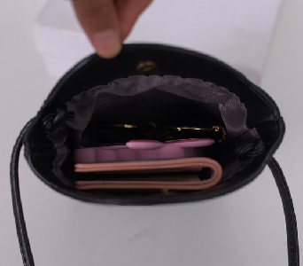 Дамска малка чантичка- тип портмоне с Бъгс Бъни с дълга дръжка в различни цветове