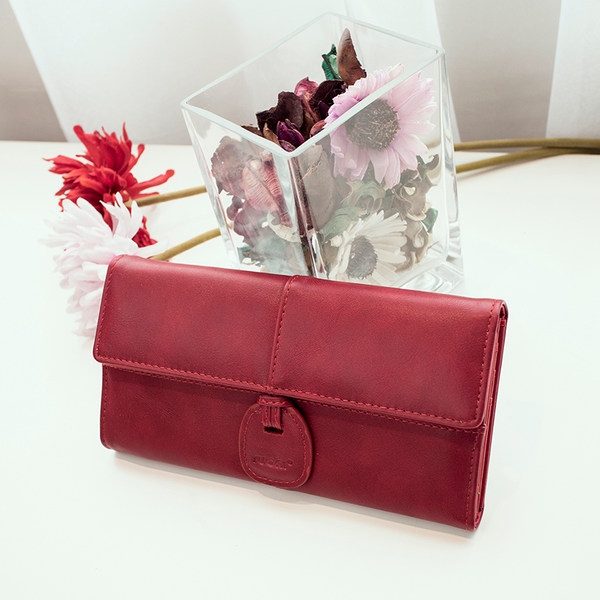 Γυναικεία πορτοφόλια σε μαύρο, κόκκινο και λευκό