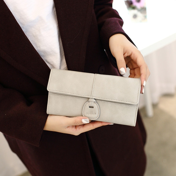 Γυναικεία πορτοφόλια σε μαύρο, κόκκινο και λευκό