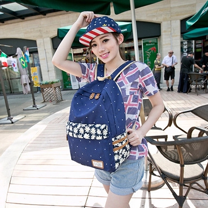   Γυναικείο σακίδιο σε φρέσκα χρώματα της άνοιξης