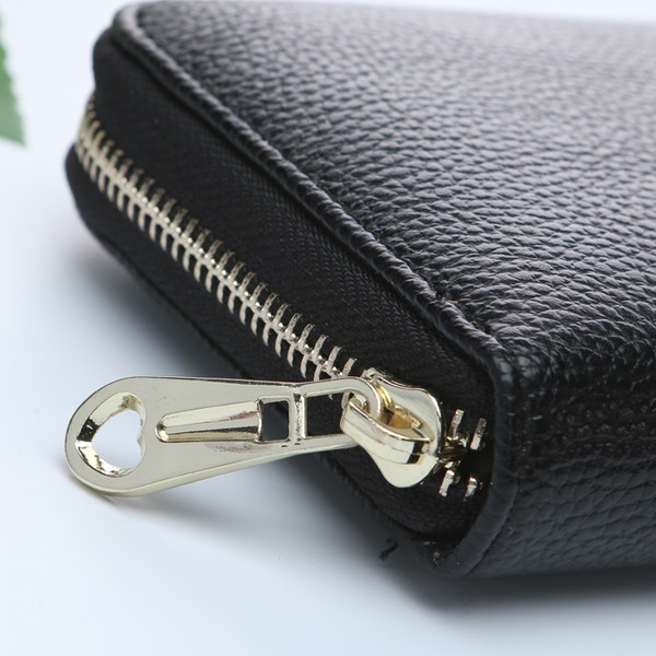 Γυναικείο χαρτοφυλάκιο από συνθετικό δέρμα σε ροζ, μπλε, φούξια, μαύρο και ασημί