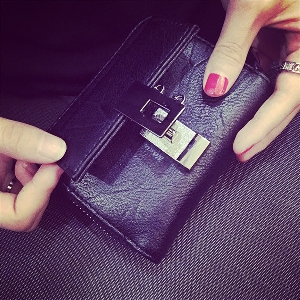 Дамски портфейл от изкуствена кожа в сив и черен цвят - 2 модела