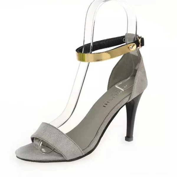 Σανδάλια με χρυσή ιμάντα: μαύρο, γκρι