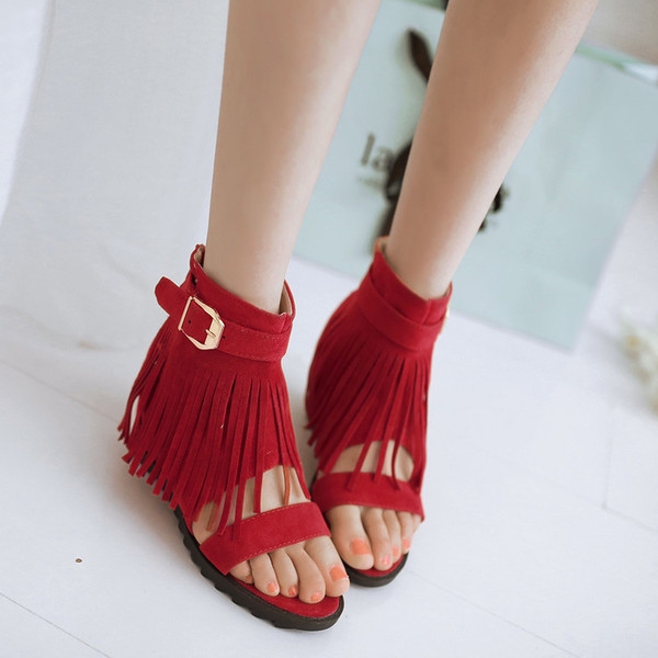 Дамски актуални сандали за пролетта и лятото на лека платформа, с ресни