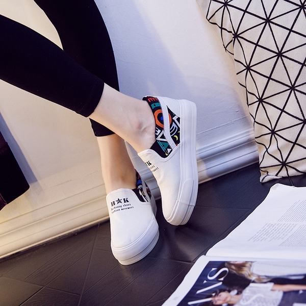 Γυναικεία αθλητικά κομψά παπούτσια - δύο μοντέλα- μαύρο και άσπρο