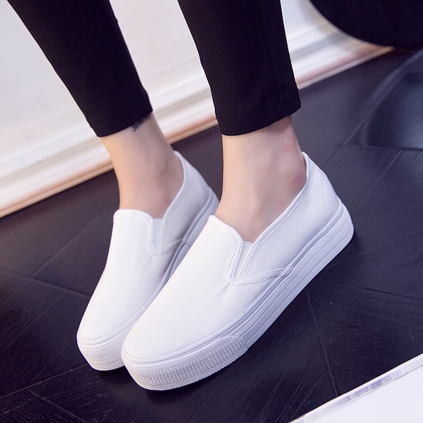 Дамски обувки - тип ескадрили - два модели - черни и бели