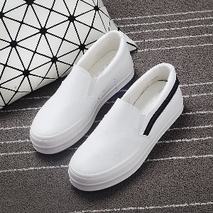 Παπούτσια  δύο μοντέλα - μαύρο και άσπρο