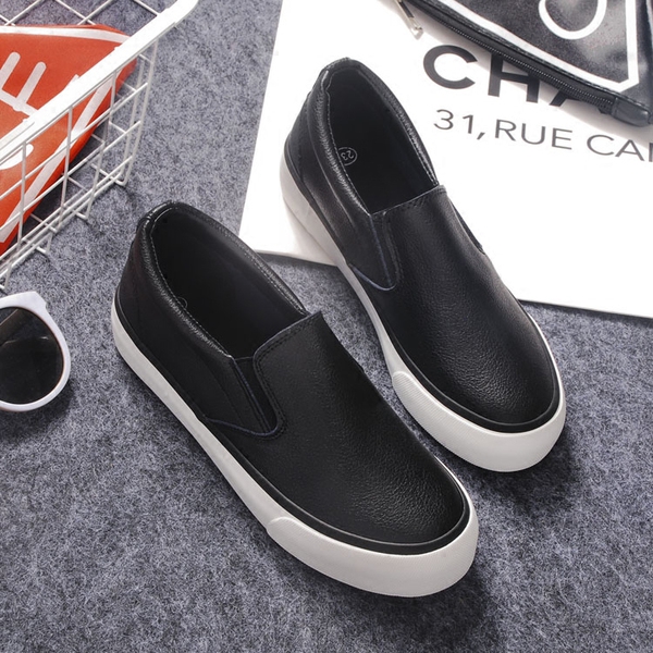 Дамски обувки - тип ескадрили - два модели - черни и бели