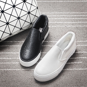 Παπούτσια  δύο μοντέλα - μαύρο και άσπρο