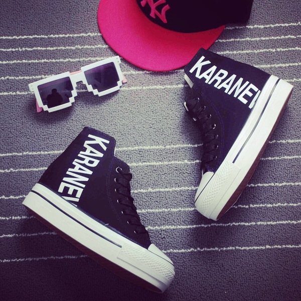 Γυναικεία αθλητικά παπούτσια - Δύο μοντέλα- μαύρο και άσπρο