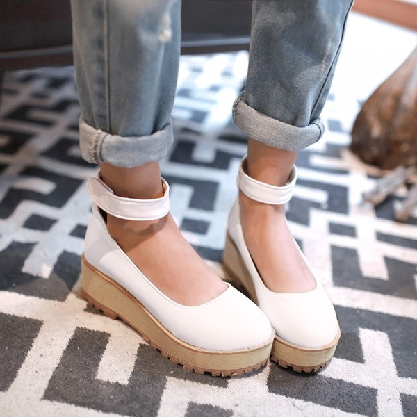 Γυναικεία παπούτσια με ελαφριά πλατφόρμα σε μπλε, λευκό, ροζ και μπεζ χρώμα