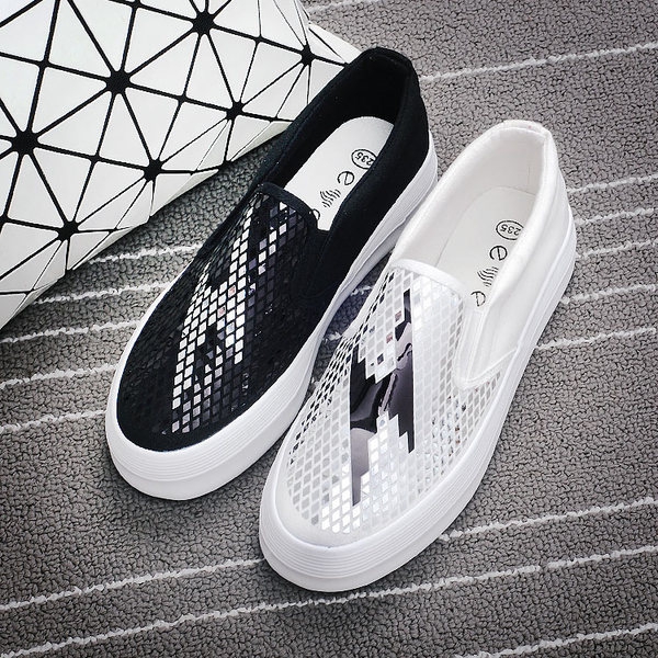 Γυναικεία ανοιξιάτικα παπούτσια - Τρία κορυφαία μοντέλα - Μαύρο, λευκό και μπλε