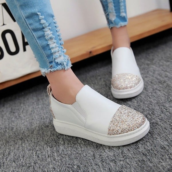 Περιστασιακά δερμάτινα υποδήματα γυναικών με λαμπερά στοιχεία στο μπροστινό και πίσω μέρος του παπουτσιού