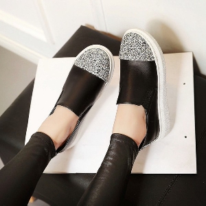 Дамски ежедневни кожени обувки с блестящи елементи в предната и задната част на обувката