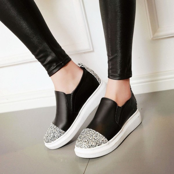 Περιστασιακά δερμάτινα υποδήματα γυναικών με λαμπερά στοιχεία στο μπροστινό και πίσω μέρος του παπουτσιού