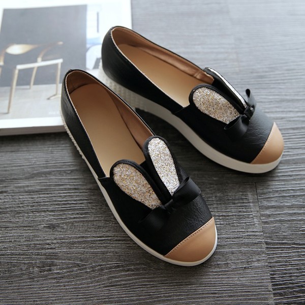 Ανοιξιάτικα παπούτσια σε λευκό, μαύρο και ροζ  χρώματα με αυτάκια