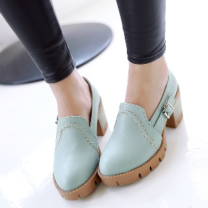 Γυναικεία παπούτσια με χαμηλό τακούνι και φρέσκα  ανοιξιάτικα χρώματα 