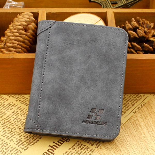 Πορτοφόλια των ανδρών σε γκρι, λευκό και καφέ - διαφορετικά μοντέλα