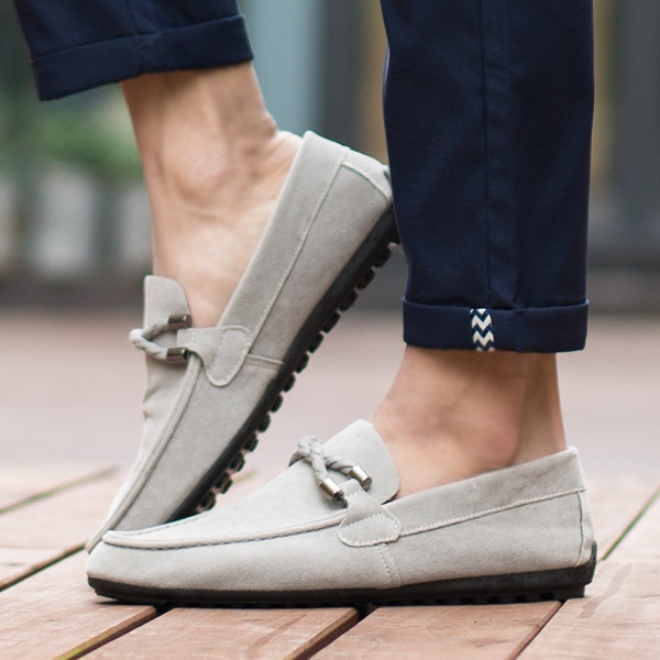 Ανδρικά μοκασίνια για την άνοιξη και το φθινόπωρο - ρετρό μοτίβα σε διάφορες παραλλαγές - μαύρο, μπλε, λευκό, καφέ χρώμα