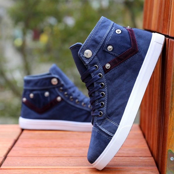 Παπούτσια ανδρικά  για την άνοιξη μόδας σε διάφορα κορυφαία modela- με τζιν ύφασμα - μαύρο, ανοιχτό μπλε, σκούρο μπλε, το χρώμα