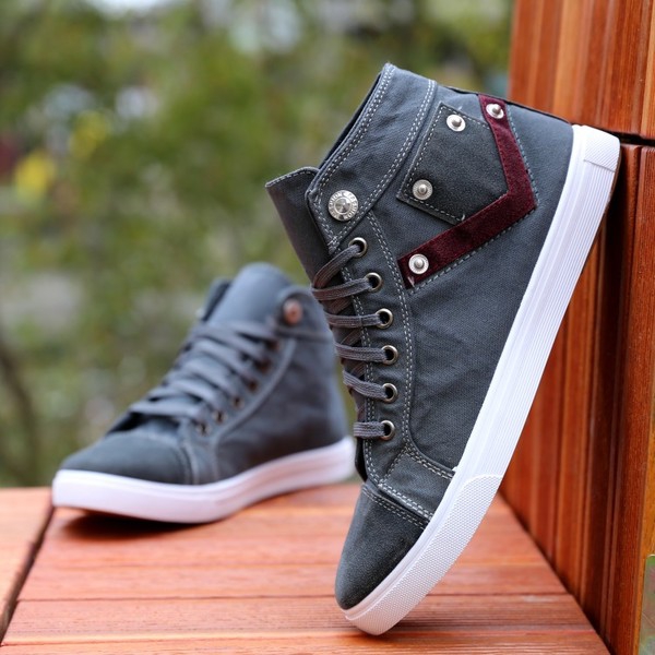 Παπούτσια ανδρικά  για την άνοιξη μόδας σε διάφορα κορυφαία modela- με τζιν ύφασμα - μαύρο, ανοιχτό μπλε, σκούρο μπλε, το χρώμα