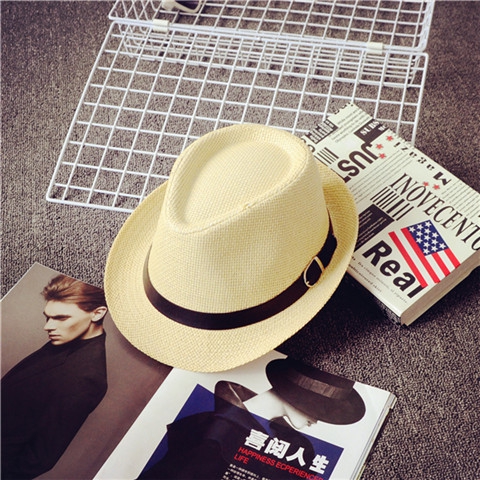 Κομψό κυρίες και τα καπέλα των ανδρών κατάλληλο για την παραλία με τα πόδια και τα κόμματα - κορυφαία μοντέλα σε διαφορετικά χρώ