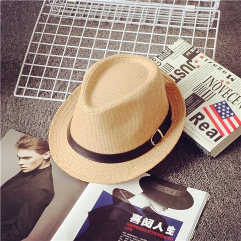 Κομψό κυρίες και τα καπέλα των ανδρών κατάλληλο για την παραλία με τα πόδια και τα κόμματα - κορυφαία μοντέλα σε διαφορετικά χρώ