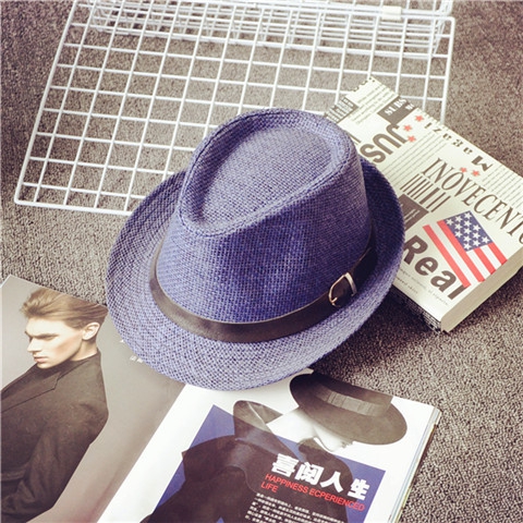 Κομψό κυρίες και τα καπέλα των ανδρών κατάλληλο για την παραλία με τα πόδια και τα κόμματα - κορυφαία μοντέλα σε διαφορετικά χρώ