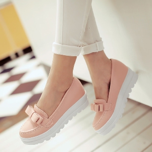 Розови и бели леки ежедневни обувки