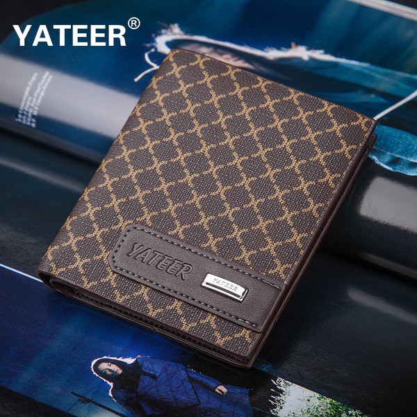 Πορτοφόλι των ανδρών σε λευκό και καφέ χρώμα