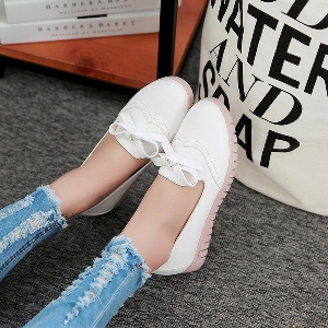 Леки, удобни ежедневни обувки в  бяло, бежово и синьо