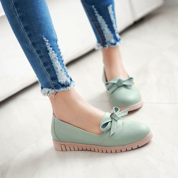 Леки, удобни ежедневни обувки в  бяло, бежово и синьо