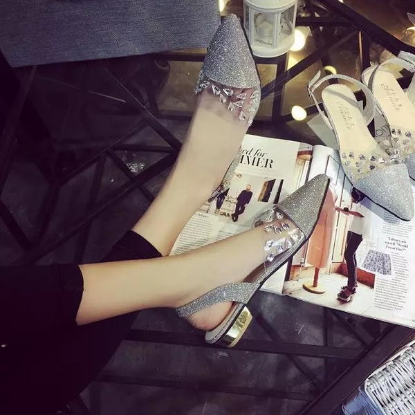 Дамски пролетни блестящи обувки със заострена предна част