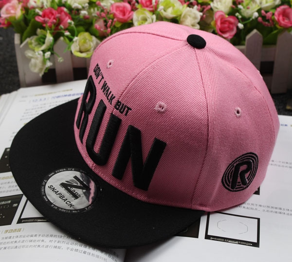 Καπέλα για τα παιδιά και τους ενήλικες - 4 μοντέλο αστικό ύφος