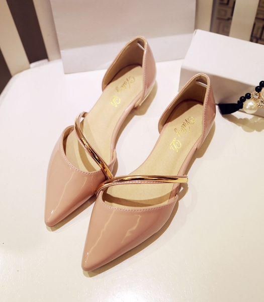 Γυναικεία εντυπωσιακά παπούτσια σε μπεζ και μαύρο χρώμα