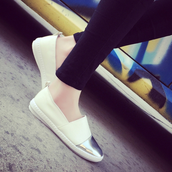 Γυναικεία αθλητικά κομψά παπούτσια με γυαλιστερό μύτι