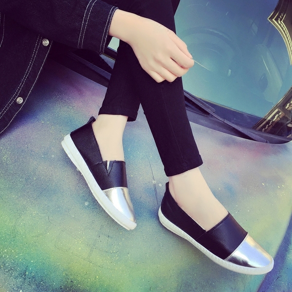 Γυναικεία αθλητικά κομψά παπούτσια με γυαλιστερό μύτι