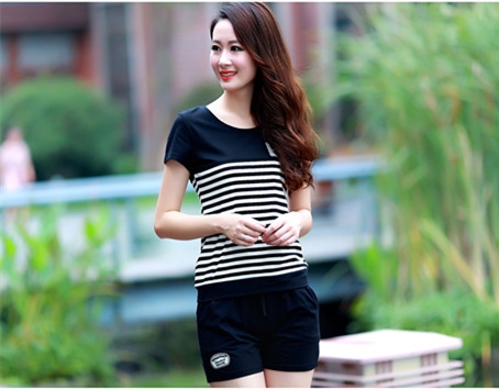 Γυναικείο  καλοκαιρινό  σετ  πουκάμισο με κοντά μανίκια και παντελόνια - τρία κορυφαία μοντέλα