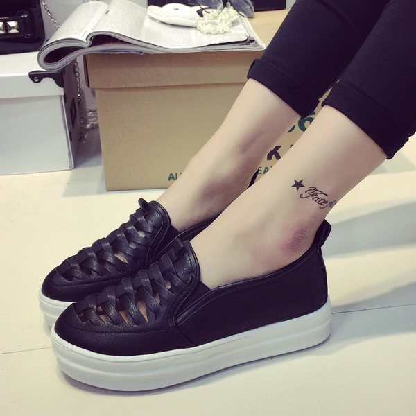 Καθημερινά αεριζόμενα γυναικεία παπούτσια  σε λευκό, ασημί και μαύρο χρώμα