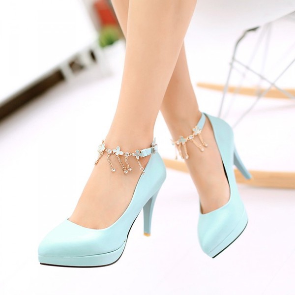 Дамски кожени обувки на ток с украшение