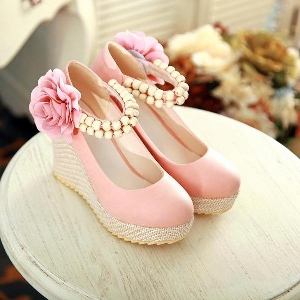 Обувки на платформа с цвете и перли