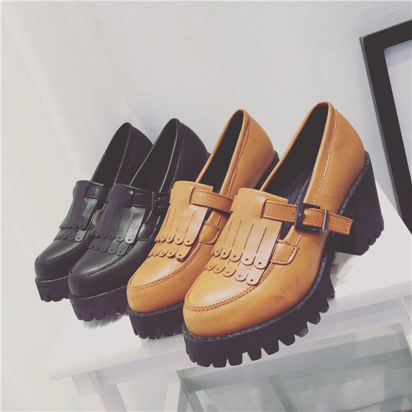 Καθημερινά παπούτσια δερμάτινα γυναικεία με  σόλα και ελαφρό τακούνια