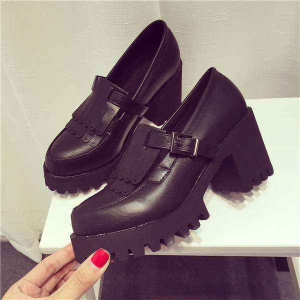 Καθημερινά παπούτσια δερμάτινα γυναικεία με  σόλα και ελαφρό τακούνια