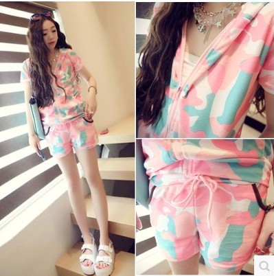 Γυναικείο καλοκαιρινό  σετ  - φούτερ με κοντό μανίκι και σορτς - δύο κορυφαία μοντέλα