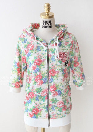 Γυναικείο καλοκαιρινό  σετ  - φούτερ με κοντό μανίκι και σορτς - δύο κορυφαία μοντέλα