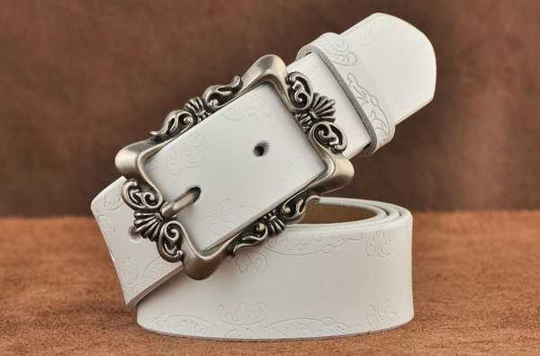 Γυναικείες ζώνες σε μαύρο, λευκό και κόκκινο από συνθετικό δέρμα